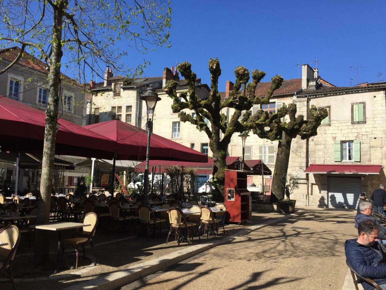 Apartamento Corps Et Graphi Périgueux Exterior foto